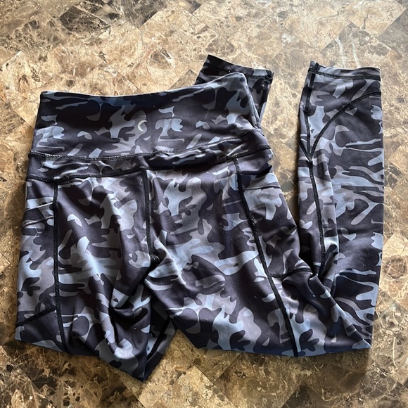 Black Camo Zyia Leggings - Picture 6 of 8